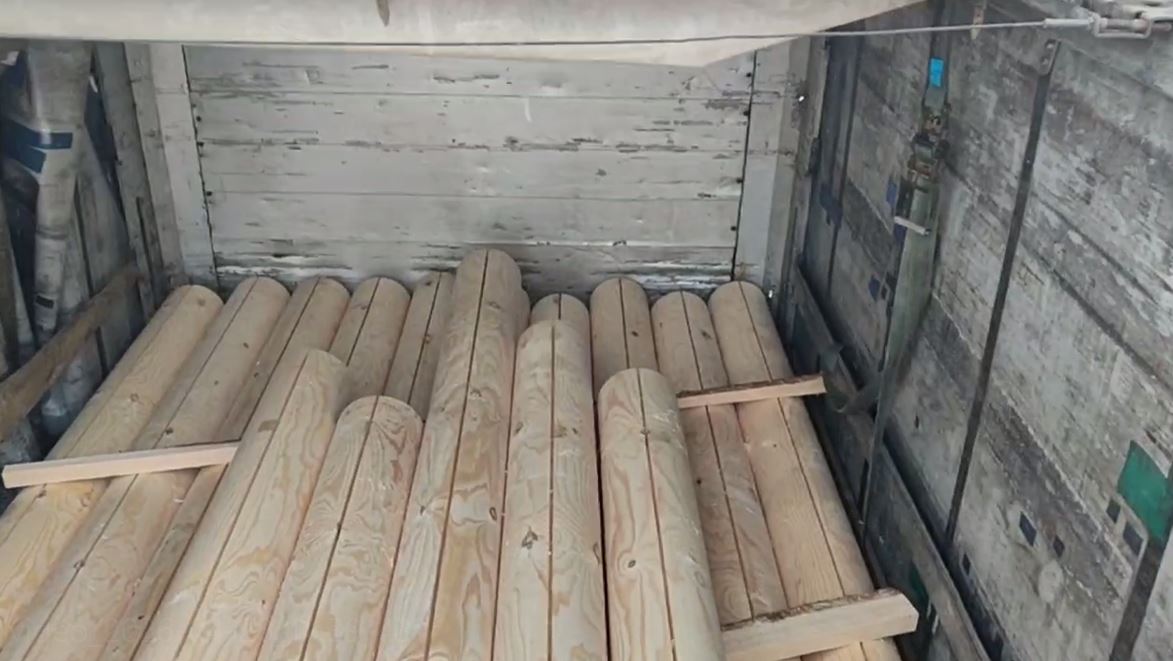 Монтаж обвязки и разгрузка сруба дома-бани на участок д. Путьково Вид 1